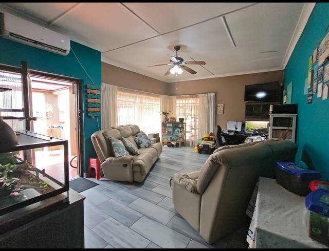 3 BEDROOM FREEHOLD FOR SALE IN NEW REDRUTH
